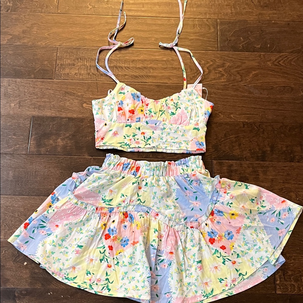 Beautiful New 2 piece Spring outfit!